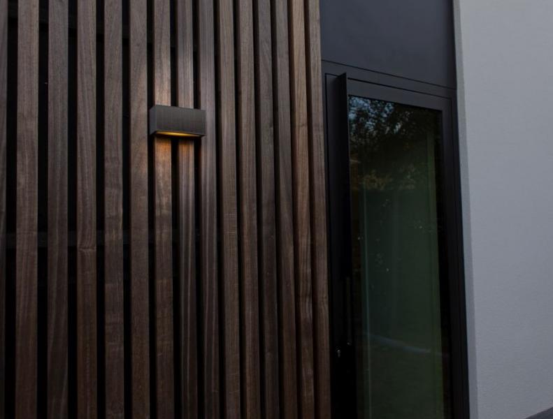 Lutec Solar Inka hybrid udend&oslash;rslampe til v&aelig;g m/solceller - M&oslash;rkegr&aring;