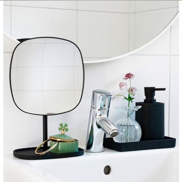 Beslagsboden Glow makeupspejl på fod m/bakke og 7x forstørrelse - Mat sort Beslagsboden Glow makeupspejl på fod m/bakke og 7x forstørrelse - Mat sort