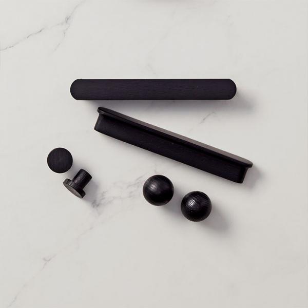 Beslagsboden BB407 m&oslash;belknop i tr&aelig; - Sort ask